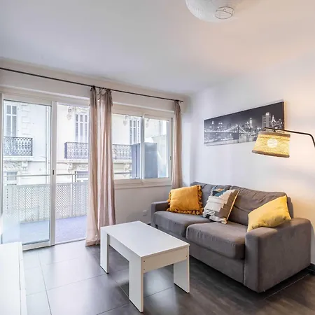 With Balcony - Center 1br 4p Cannes